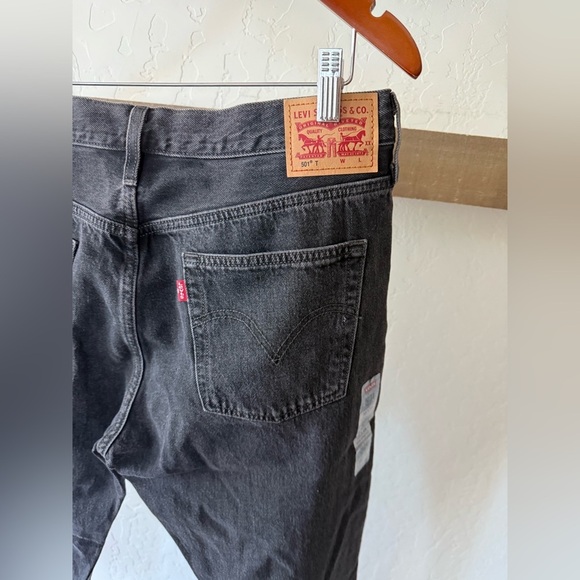 Levi’s|Black gray wash women’s straight leg jeans,raw hem & bow details•••NWT - Picture 6 of 15
